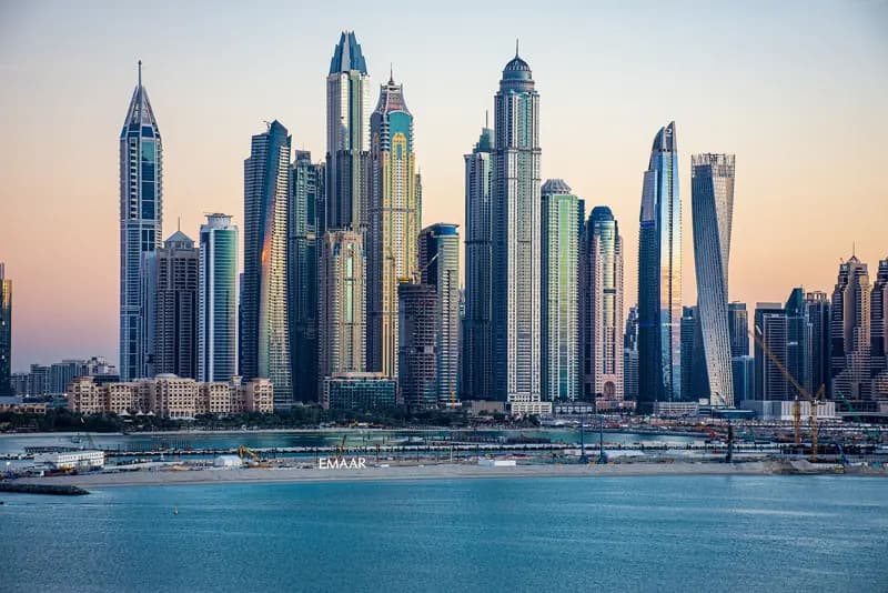 Panorama Dubai Marina o zmierzchu