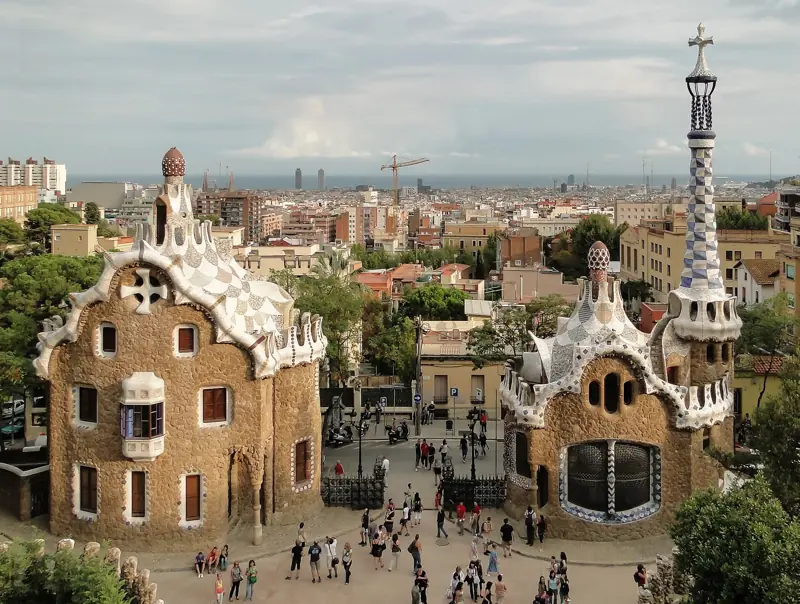 Park Güell z widokiem na Barcelonę